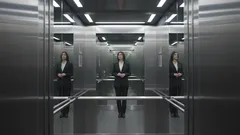 Proč mají výtahy zrcadla: Nečekané důvody, které vás překvapí